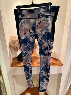 Lucy Cloud-Pattern Performance Leggings in Navy, Gray & Pink